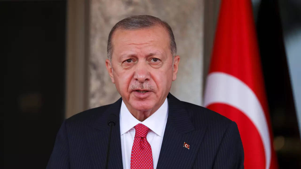 Erdoğan, Türkiye’deki ekonomik krizin ortasında en zorlu sınavla karşı karşıya