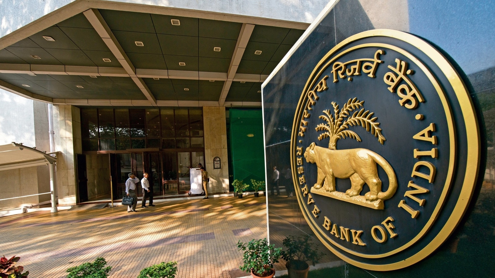 RBI holds repo rate; industry, trade welcome decision - The Sunday Guardian  Live