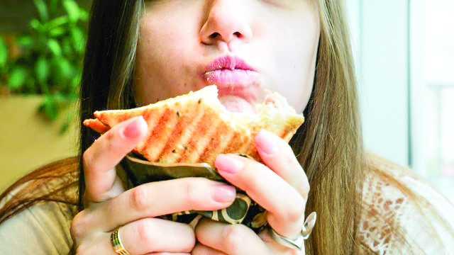 Oral hygiene: Food in the mouth should not overstay its welcome