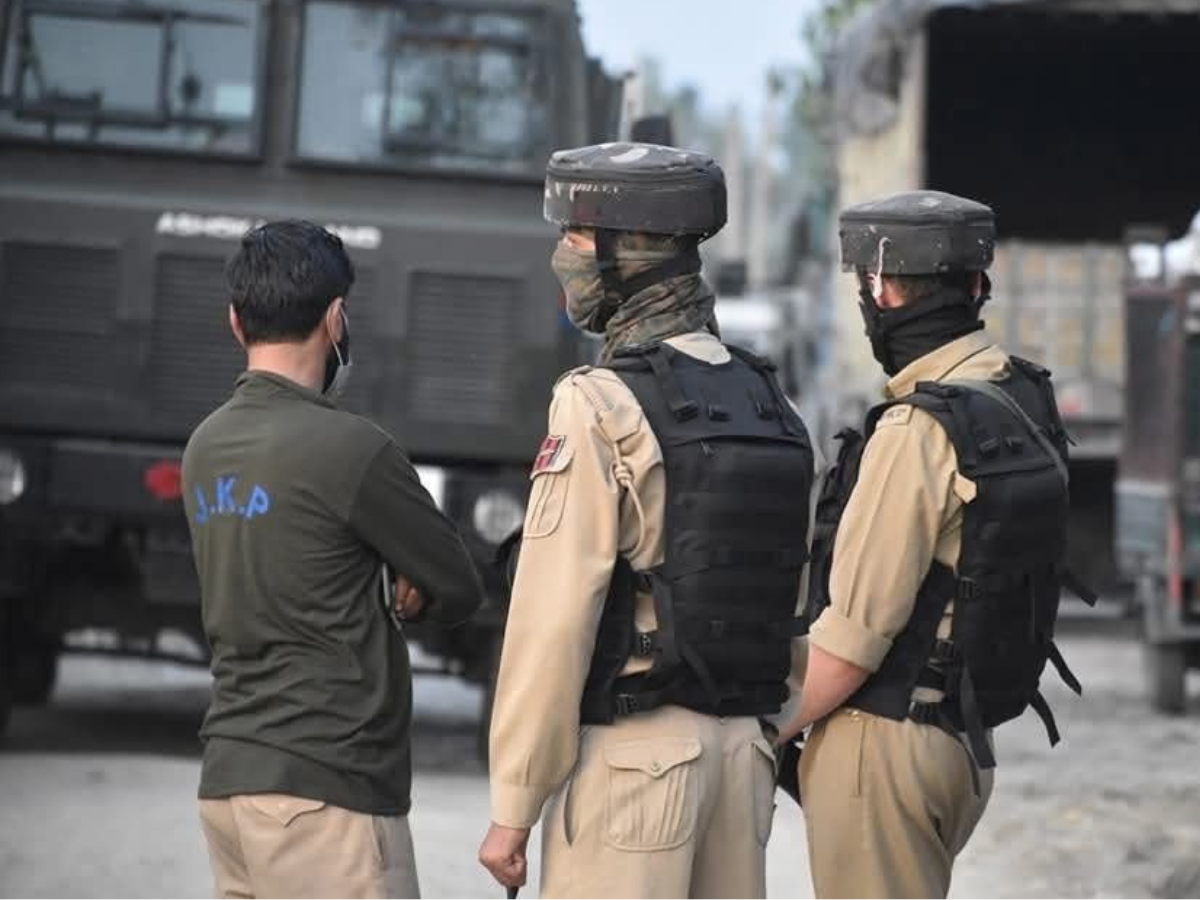 Counter Intelligence Kashmir Raids 8 Locations Across Valley in Militant Network Probe