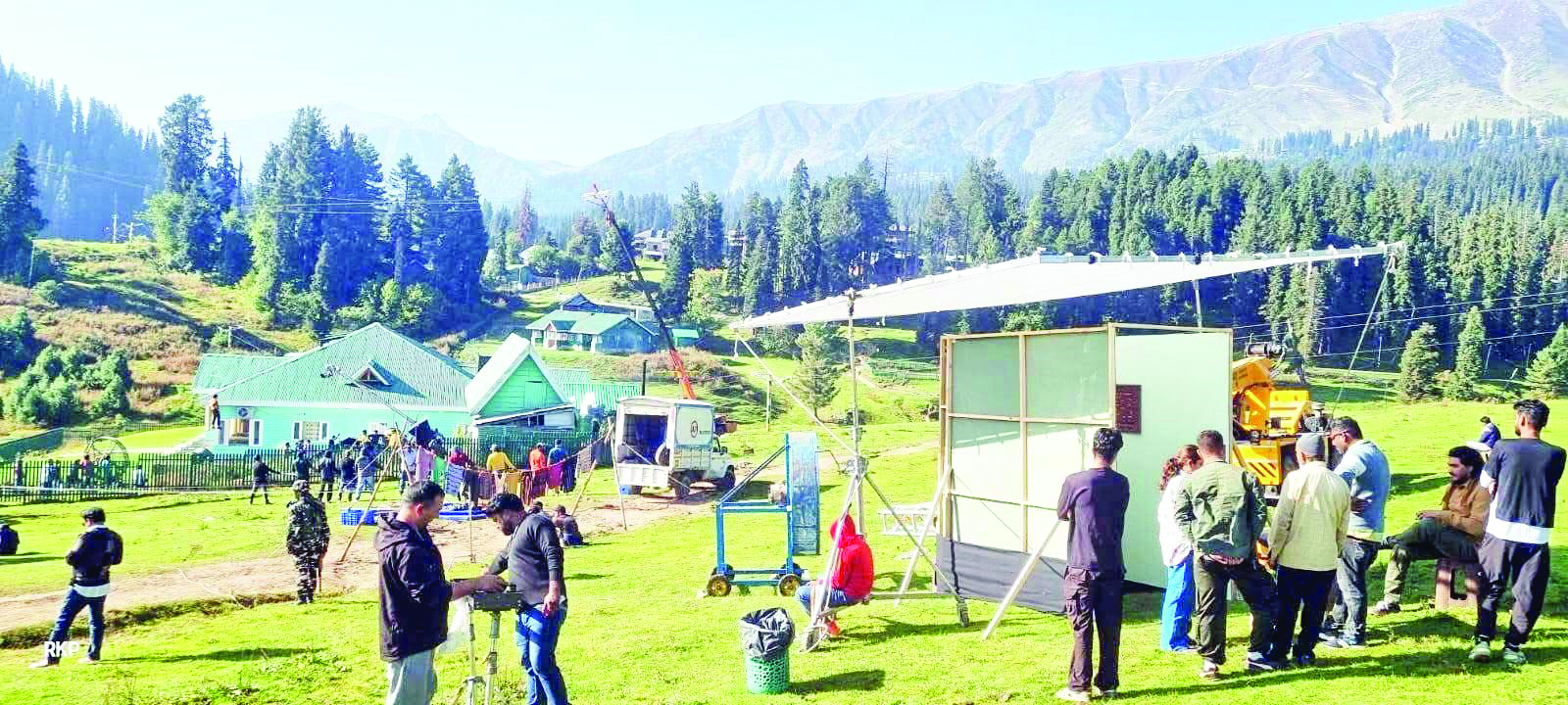 Bollywood film crew shoots at Pahalgam