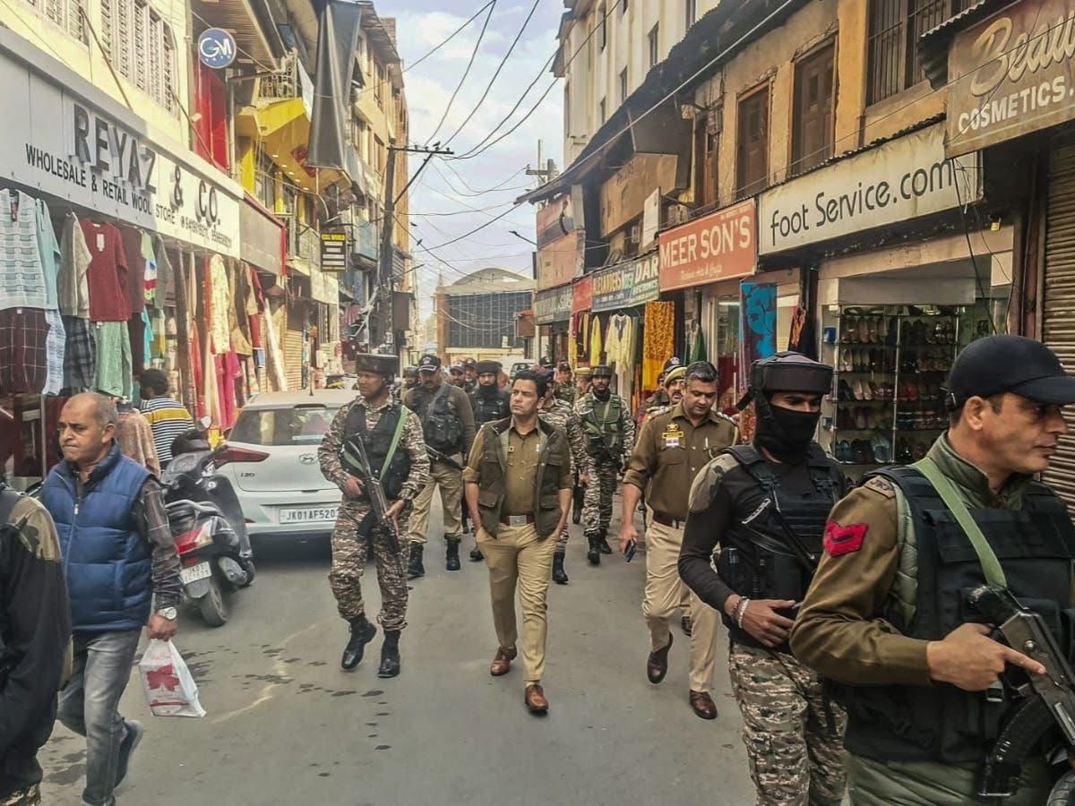 Srinagar Police Conduct Surprise Checks in Lal Chowk Amid Heightened Security Alerts