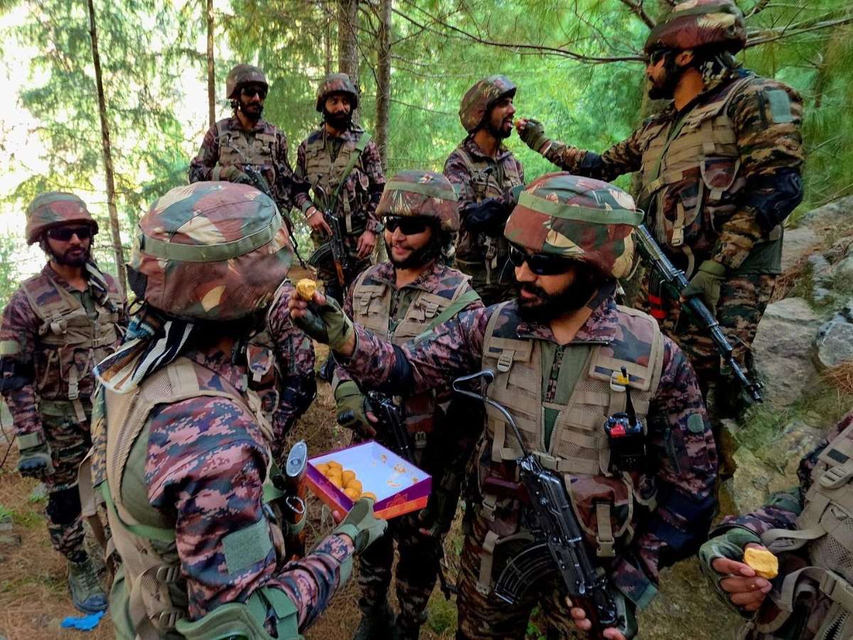 Diwali on the LoC: Indian Army Lights Up Forward Posts in Kupwara with Festive Zeal