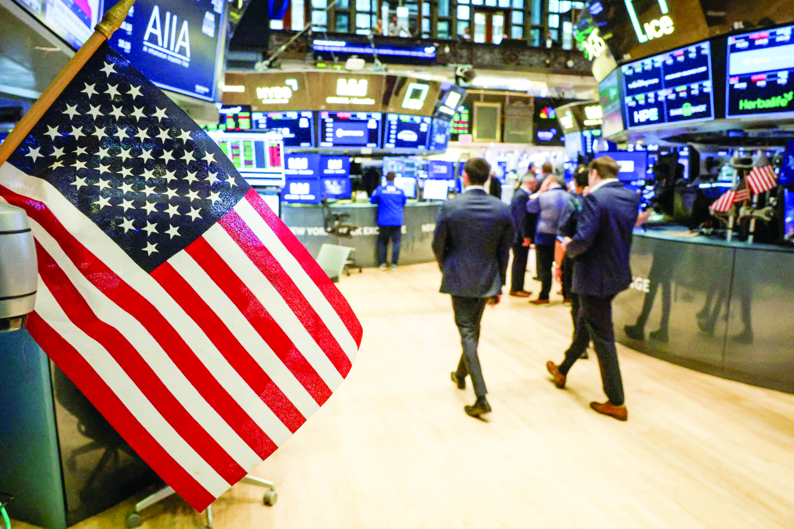 Tech and retail gains drive U.S. markets