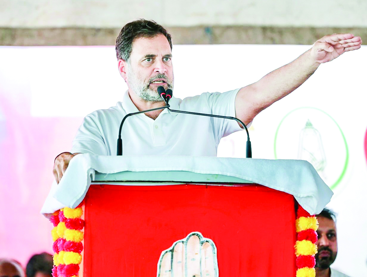 Congress leaders defend Rahul Gandhi