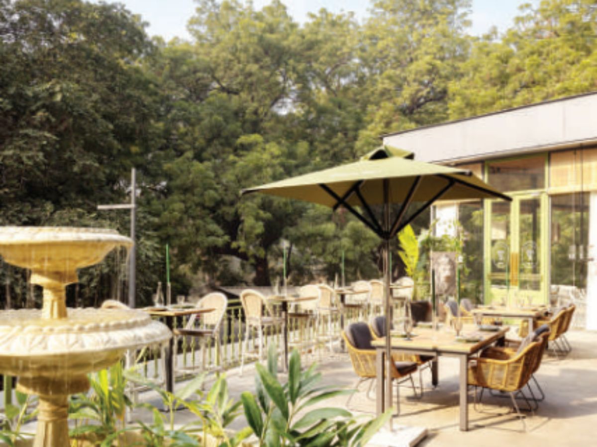 ஃபாரஸ்ட் டேபிள் பியோண்ட் டிசைன்கள் டெல்லி டைனிங் ஹெரிடேஜ் கட்டிடக்கலை 1