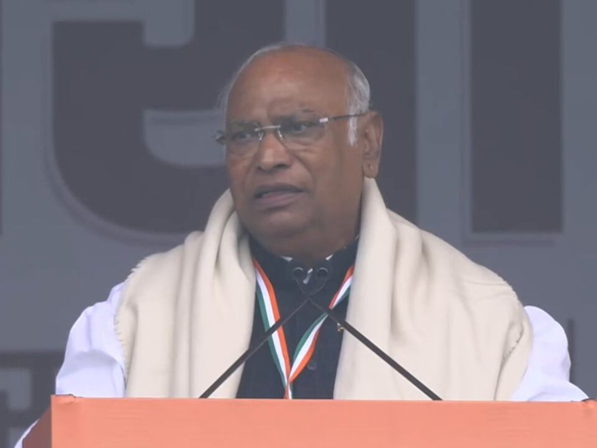 Those indulging in 'vote chori' are gaddars, need to be removed from power: Kharge