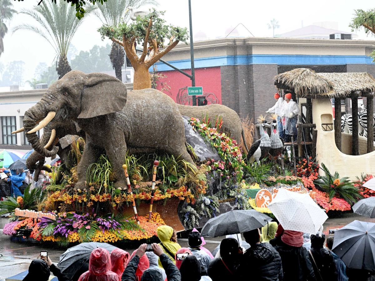 Volunteers put final touches on the float. - Photo Gallery