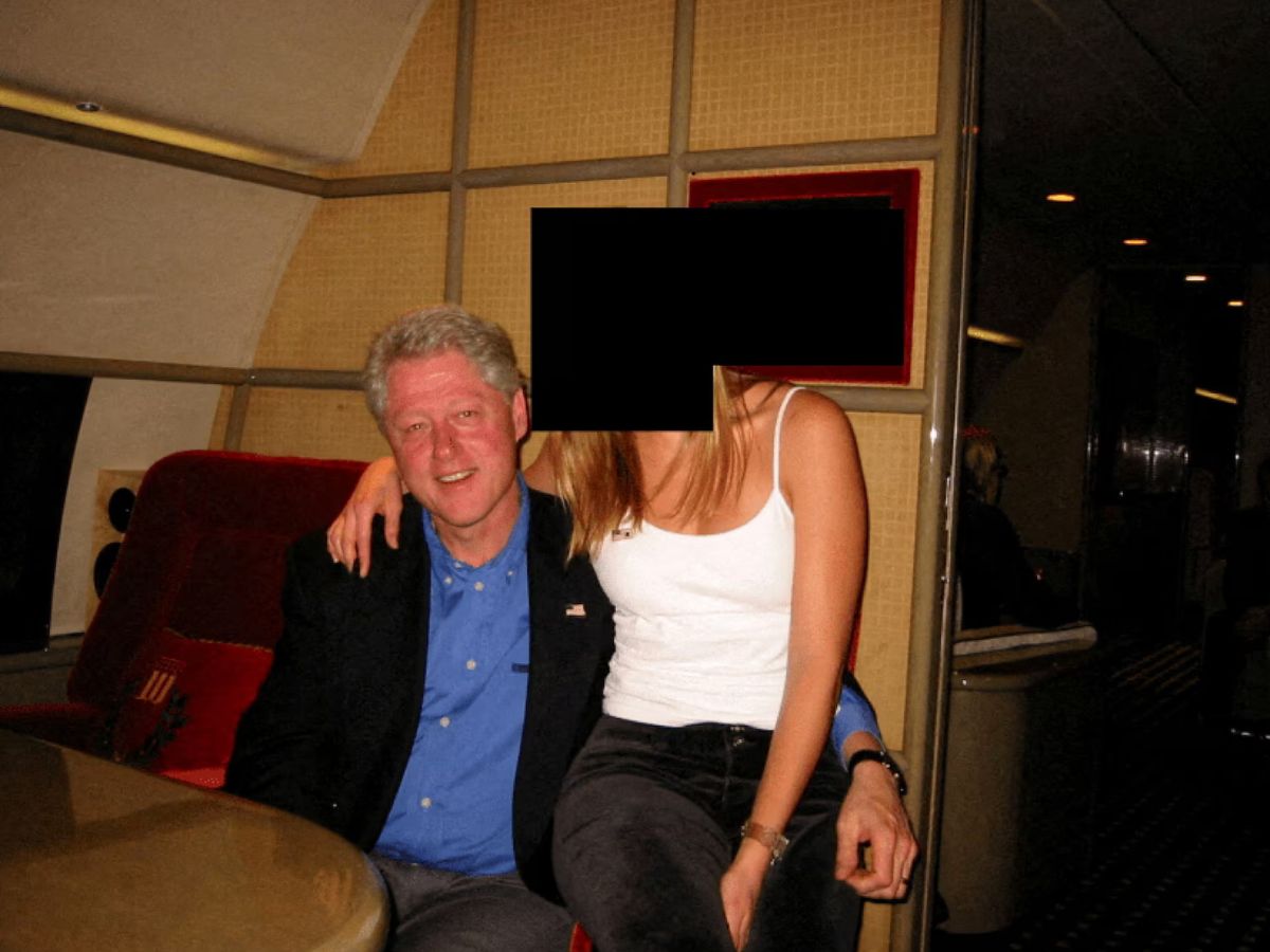 Bill Clinton and a woman - Photo Gallery