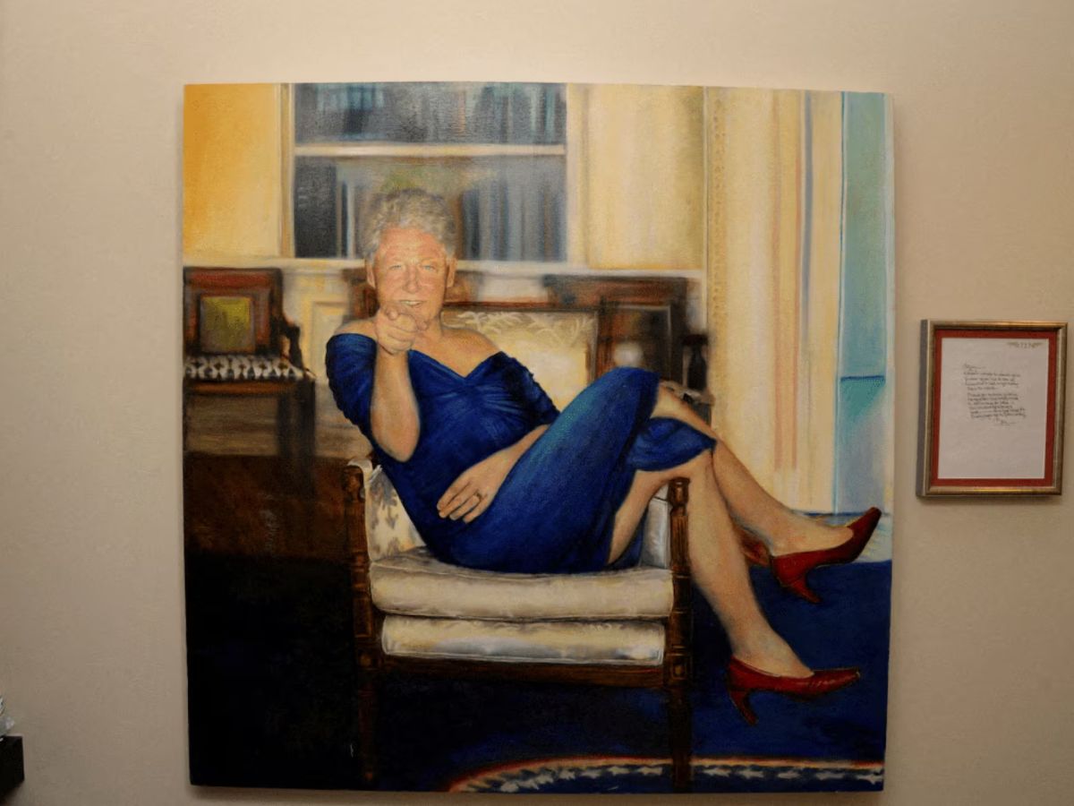 Bill Clinton in Blue Dress - Photo Gallery