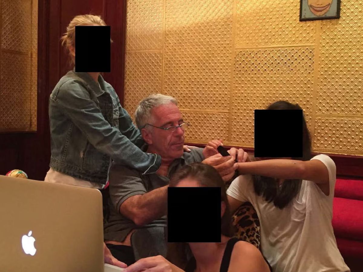 Jeffrey Epstein with women - Photo Gallery