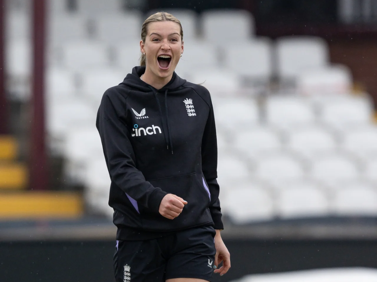 Lauren Bell during a professional photo shoot - Photo Gallery