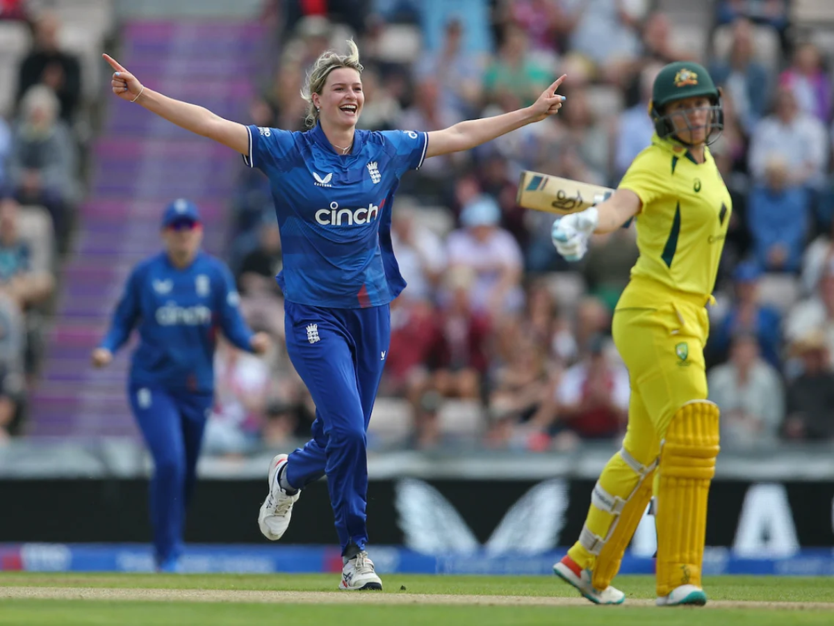 Lauren Bell bowling at full pace in an international match - Photo Gallery