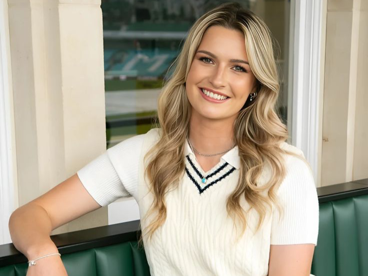 Lauren Bell in England colours during an international match - Photo Gallery