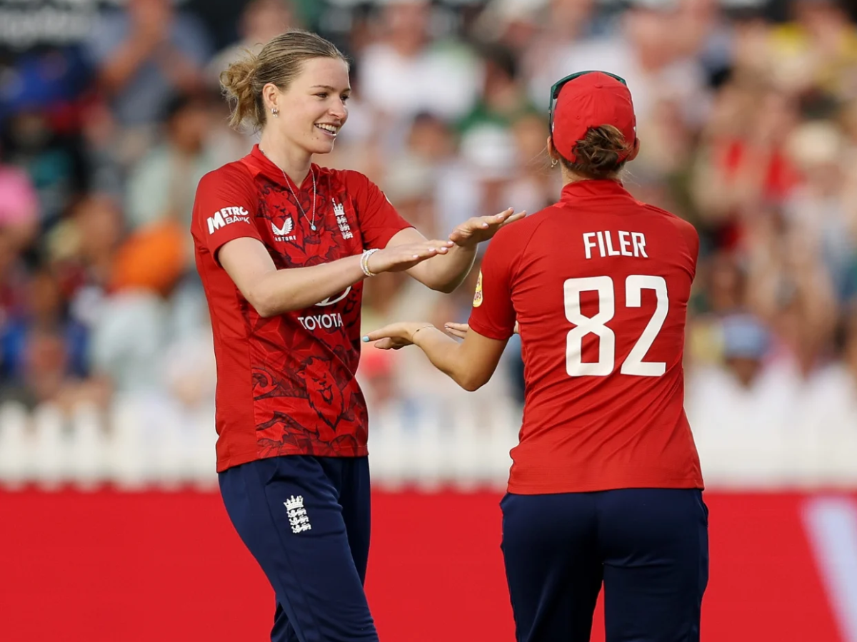 Lauren Bell playing domestic cricket in England - Photo Gallery