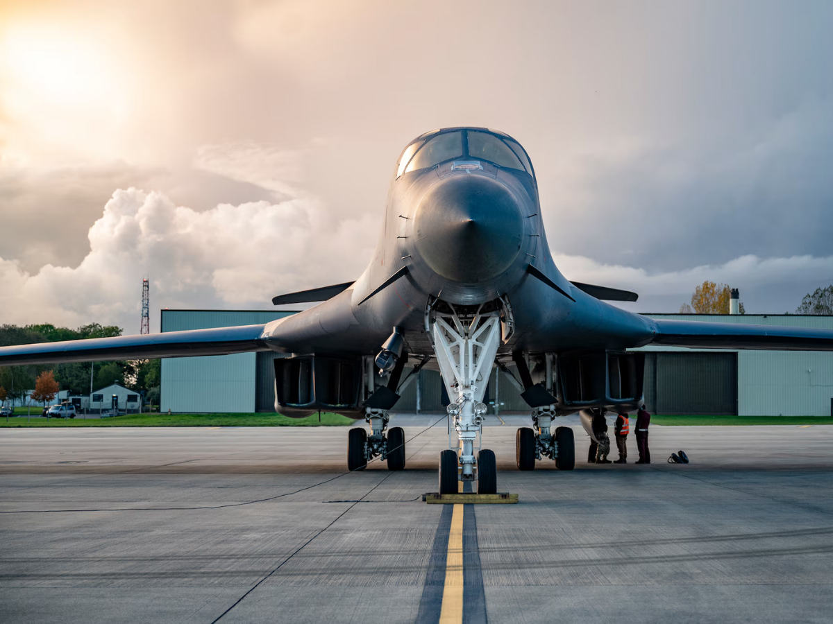 B-1B landing at a U.S. Air Force base. - Photo Gallery