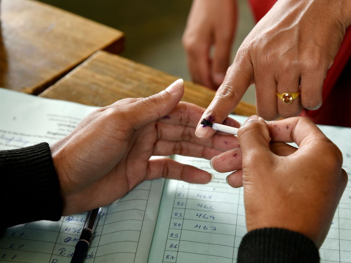 Tamil Nadu Legislative Election 2026: AIADMK–DMK Agents Clash at Salem Booth After Voter Misunderstanding