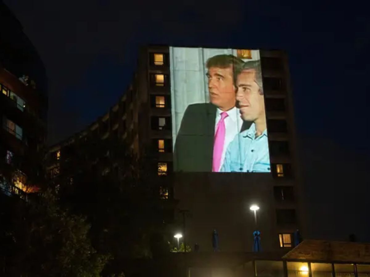 Trump–Epstein Images Projected on Washington Hilton Ahead of White House Correspondents’ Dinner, Triggering Renewed Debate Over Epstein Files | Watch Video