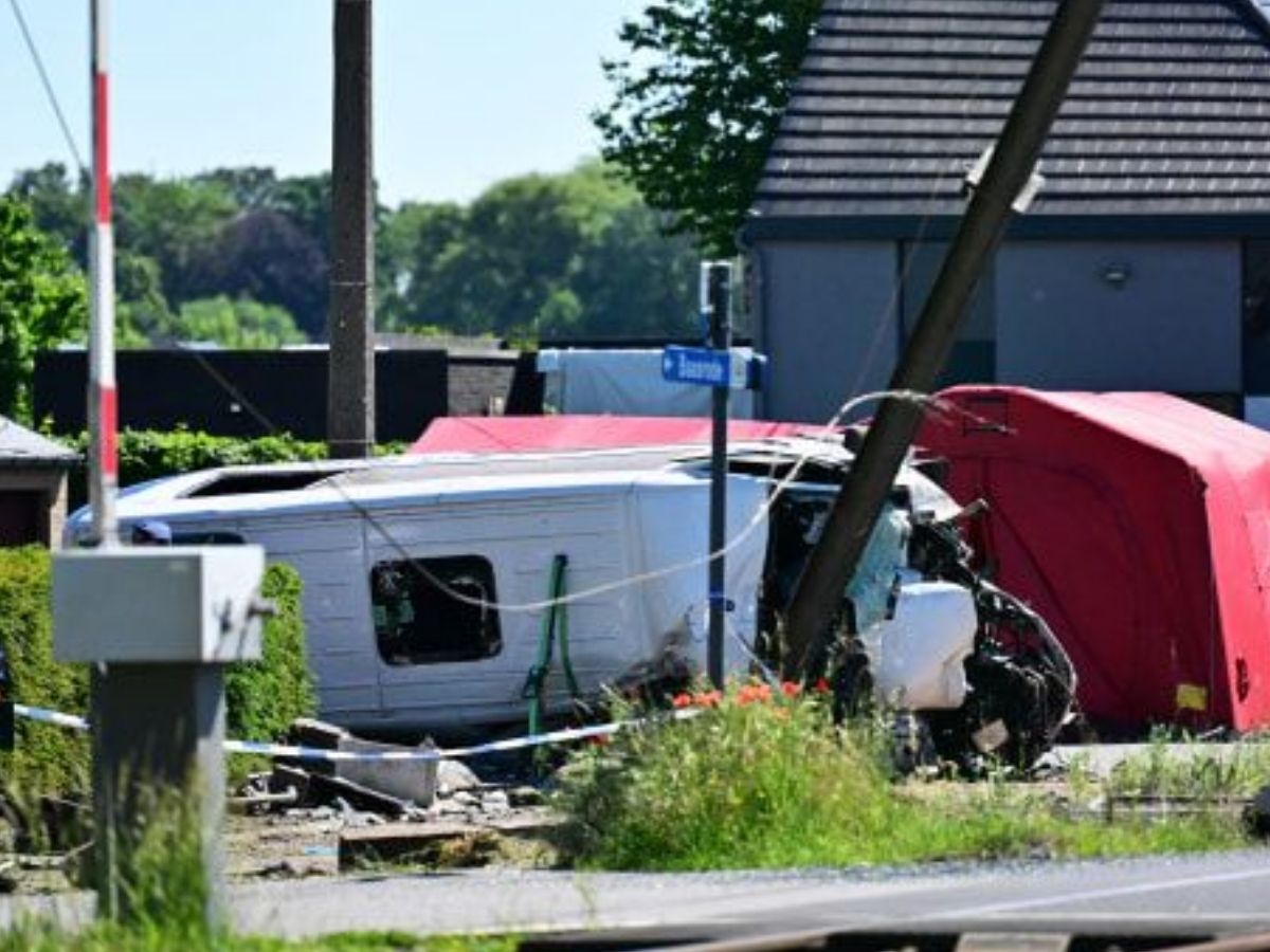UK Belgium Bus Accident: Train Hits School Bus in Buggenhout, Multiple  Fatalities Reported