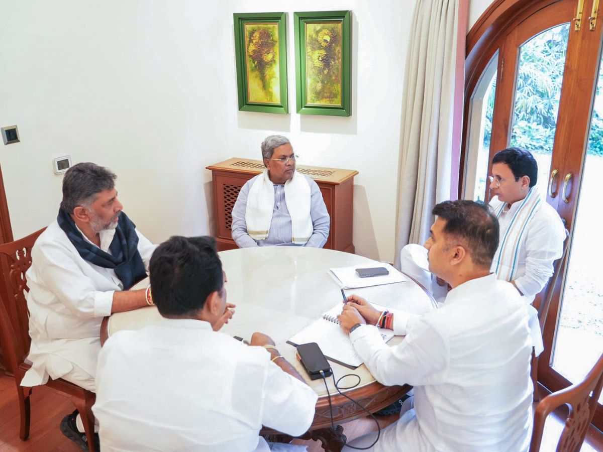 Will Karnataka Get A New CM? Congress Moves To End Siddaramaiah- DK Shivakumar Tussle After Kerala Leadership Drama