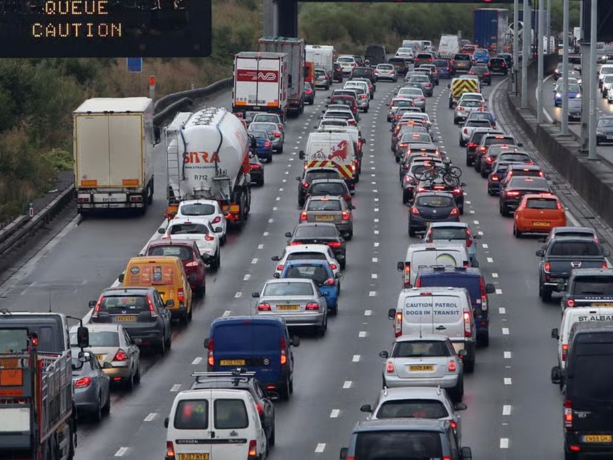 M25 Traffic Crash Today: Multi-Vehicle Collision Between J10 & J11 Triggers Long Queues; Check Affected Roads, Diversions & Delays