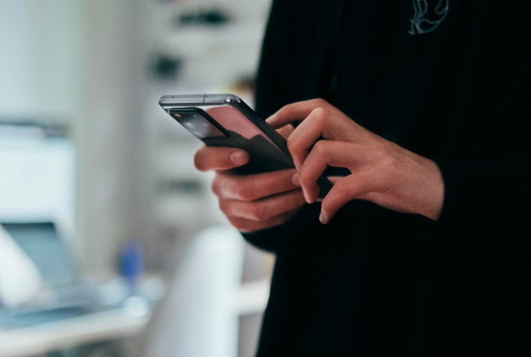 Fact Check: Mobile Recharge to Get Expensive After Petrol, Diesel Price Hike? — GLOBAL — ERYU PROJECT