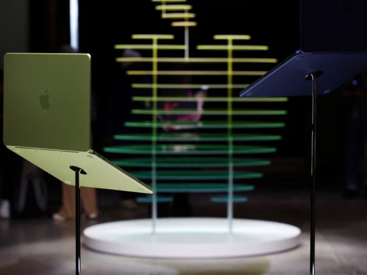 Apple jumps 3.6% on strongest sales growth