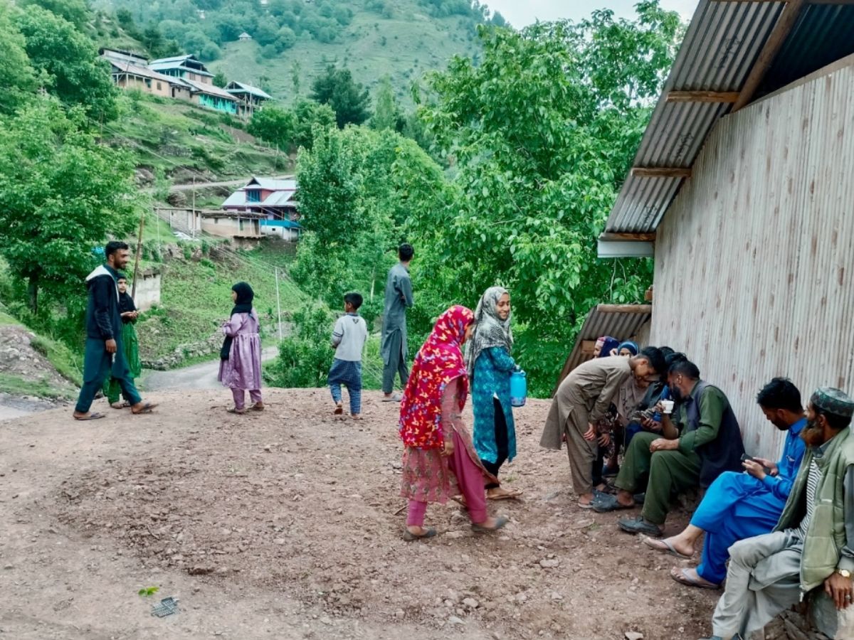Border funeral unites divided Kashmiri family