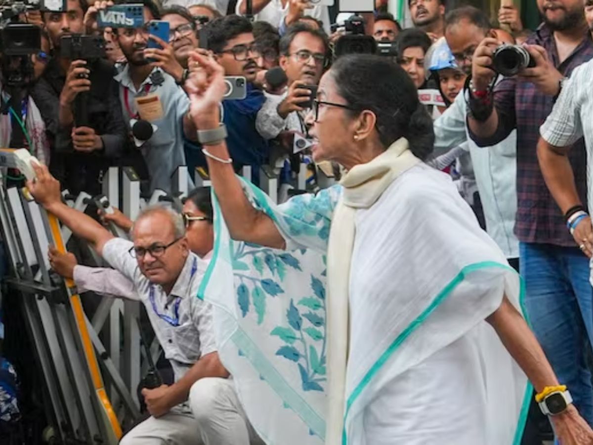West Bengal Election 2026: Full Timeline of 4-Hour Strongroom Drama as Mamata Banerjee Enters EVM Centre, Alleges EVM Tampering Ahead of Results